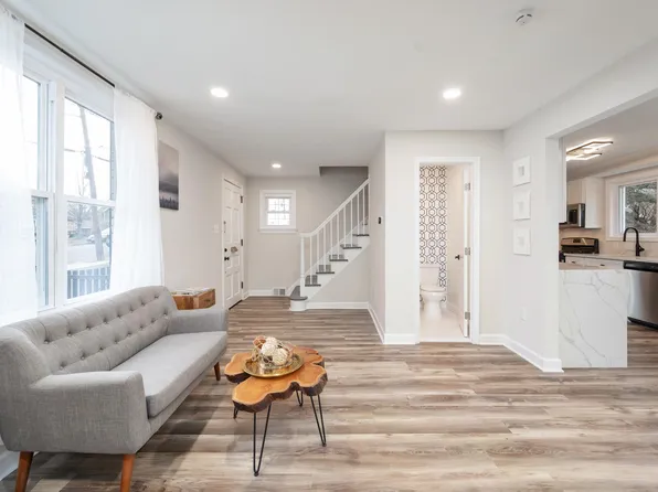 2816 Schooley Dr, Alexandria, VA 22306