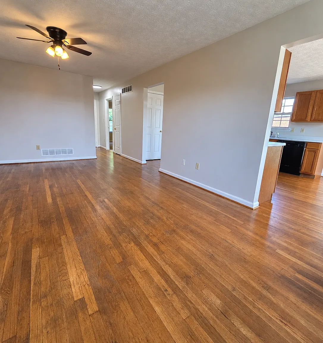 2 bed, 1100 sqft, $1,295 — Photo 2