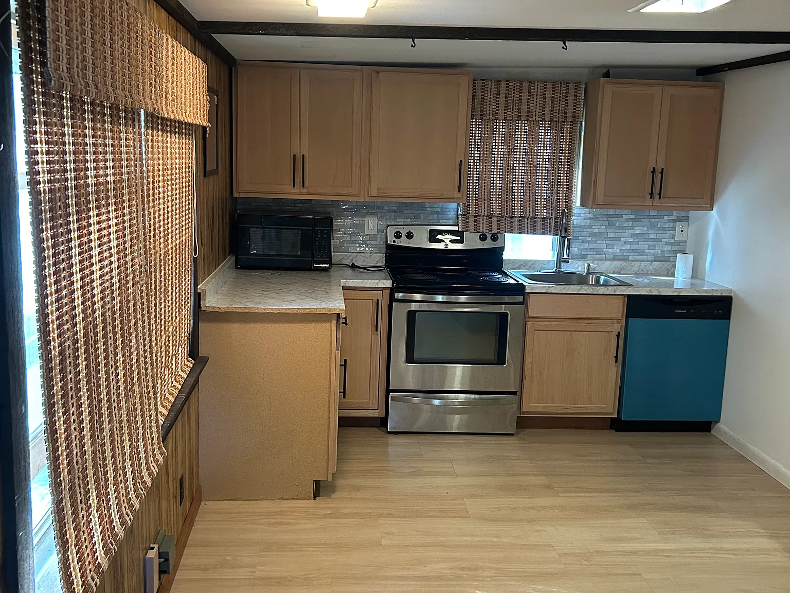 Studio, $999 — Photo 1