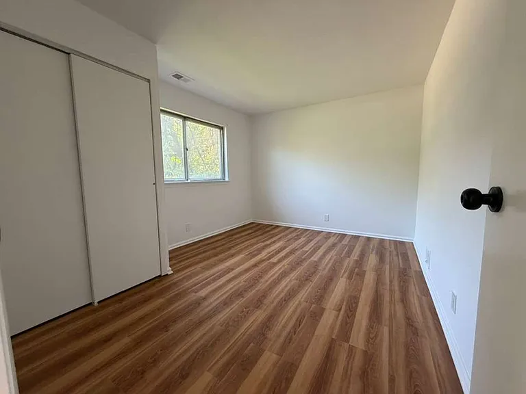 4 Greentree Dr — Photo 5