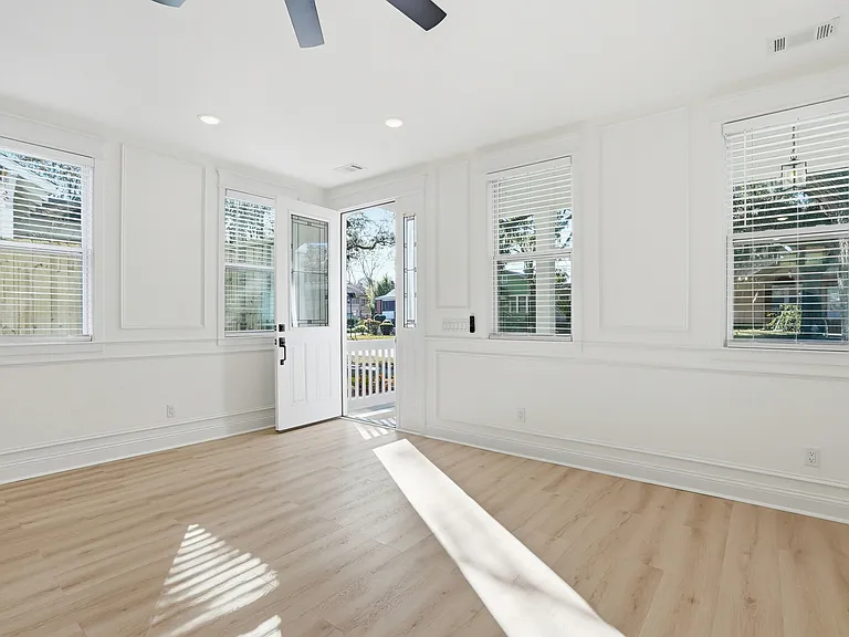 1230 E Anderson St — Photo 28