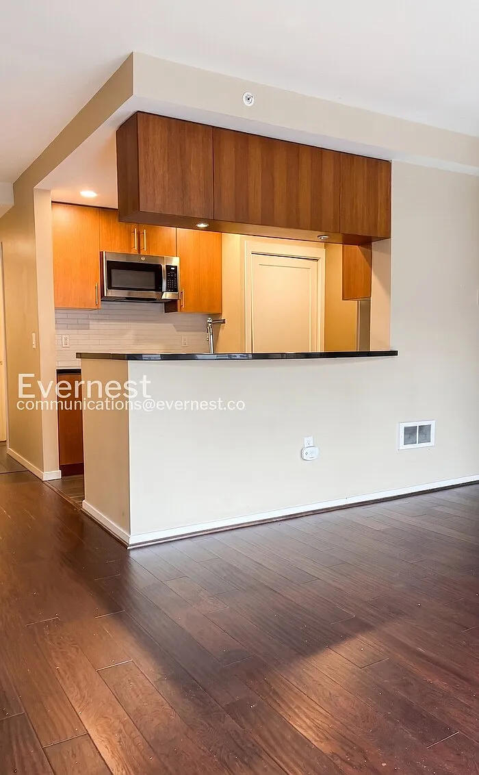 2721 1st Ave — Photo 2