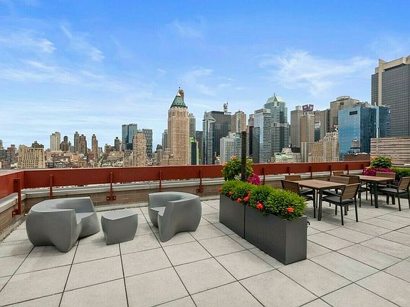 5th image of 360 W 43rd St APT S19c