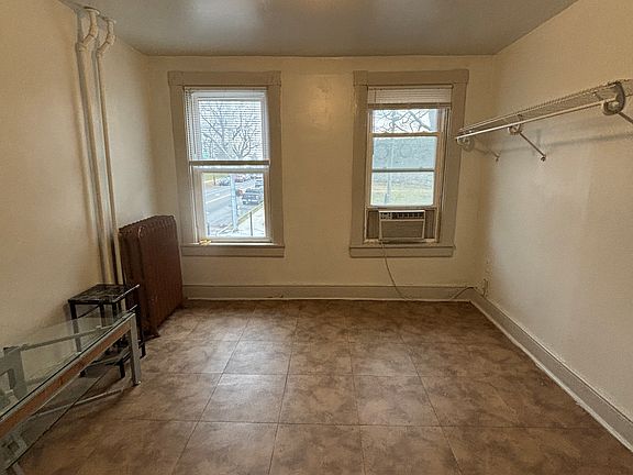 3rd image of 645 E Orange St