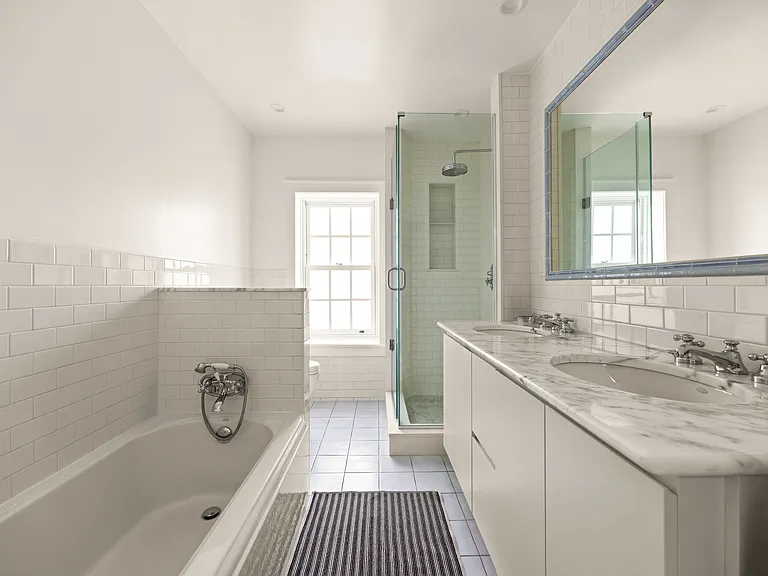 438 Henry St #2 — Photo 8