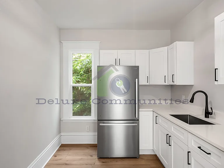 606 Lafayette Ave NE — Photo 8