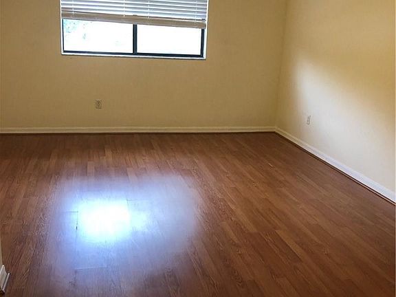 5th image of 10208 NW 33rd Pl