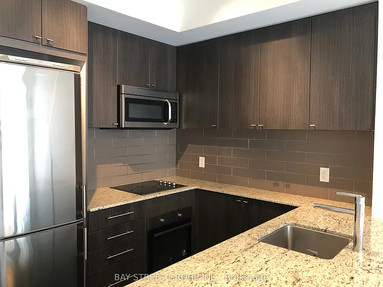 18 Rean Dr #420 — Photo 4