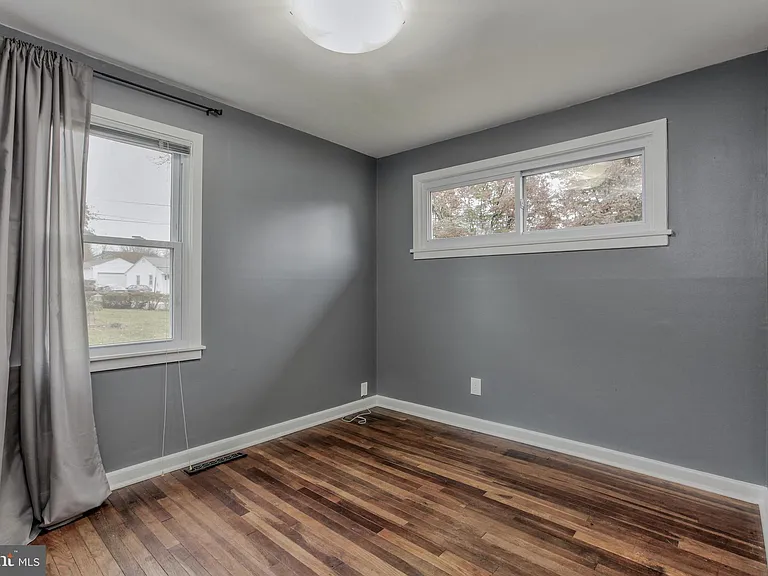 1114 Highwood Rd — Photo 26