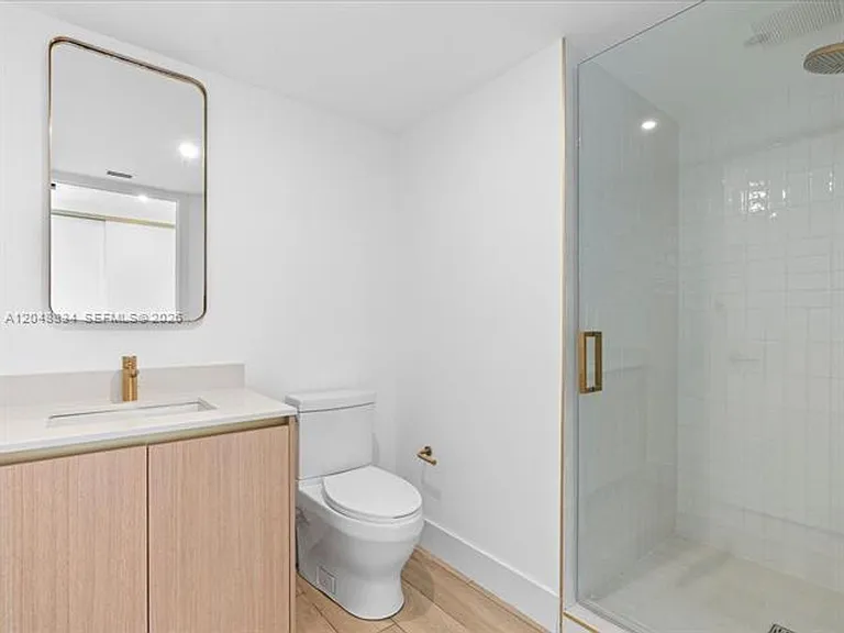 90 NE 32nd St #CU-901 — Photo 27