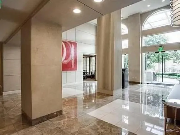 3225 Turtle Creek Blvd #310B — Photo 2