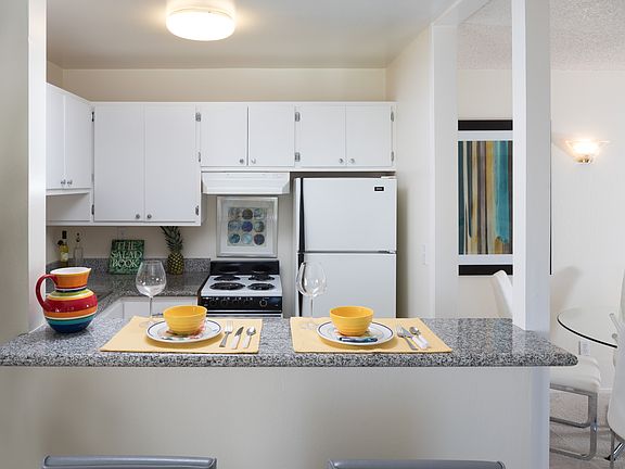 _8_3 Admiral Dr 1360 08.jpg