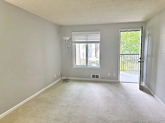 14502 NE 30th Pl #D — Photo 11