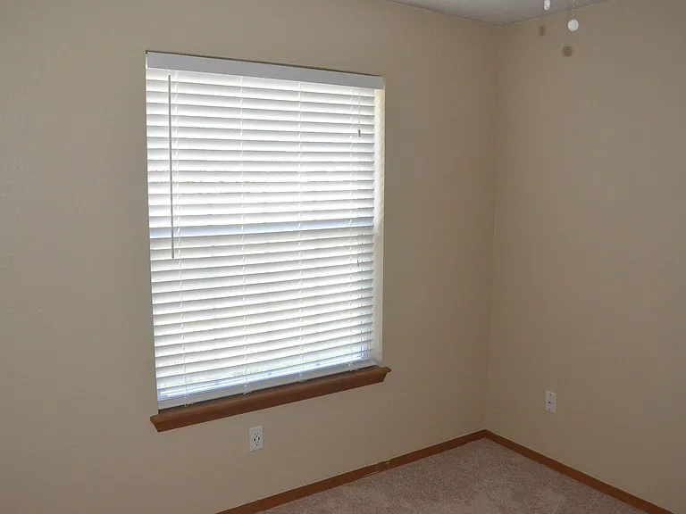 921 Kenwood Dr — Photo 6