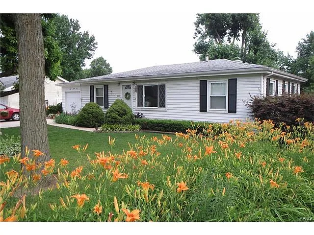 826 Bee Tree Ln photo 1