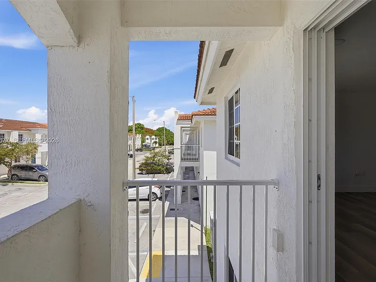82 SW 3rd Ct — Photo 37