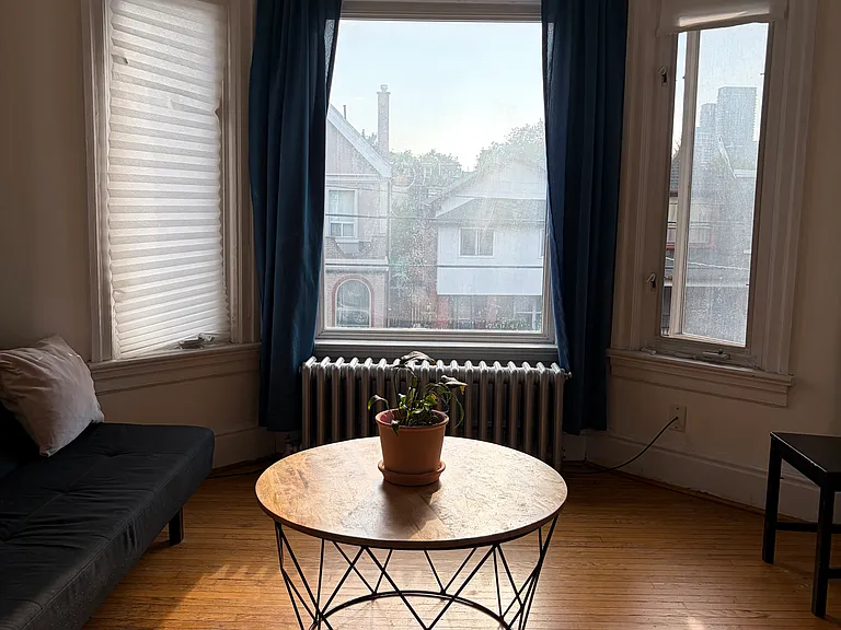 573 Ossington Ave #2 — Photo 4