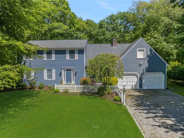 15 Secluded Dr, Narragansett, RI 02882