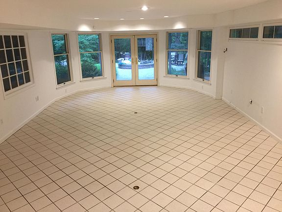 Common Area: 28 x 17 feet, about 450 square feet.