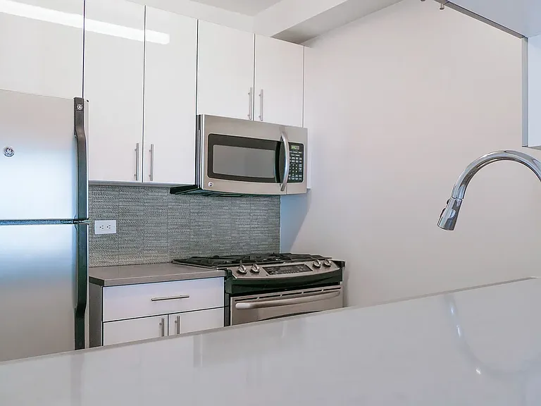 150 E 44th St #27H — Photo 4
