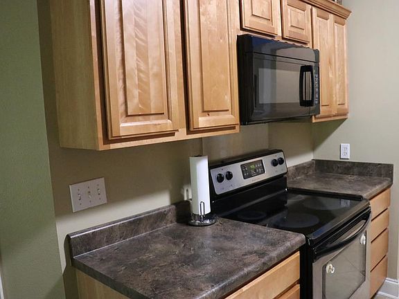 4th image of 816 Herrin Dr