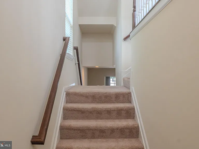 726 Millhouse Dr — Photo 2
