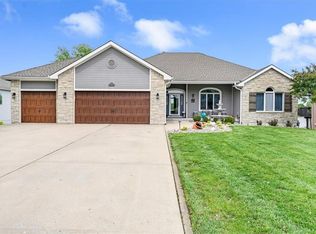 18152 Cypress Bnd, Basehor, KS 66007