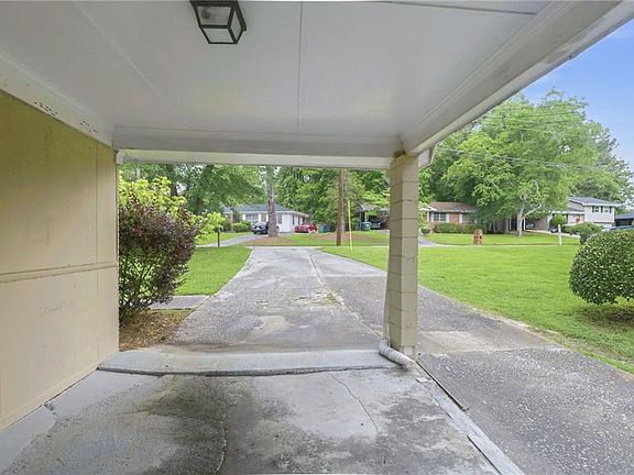 2nd image of 3578 Sherbrooke Way SW