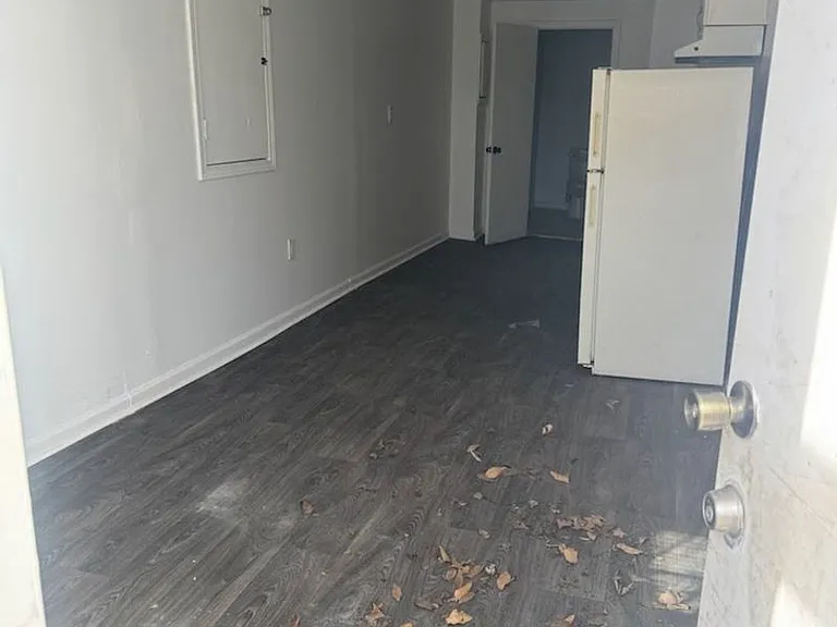3411 Strong Ave #8 — Photo 9