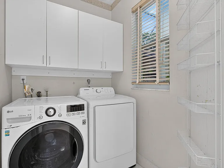 7087 NW 78th Pl — Photo 28