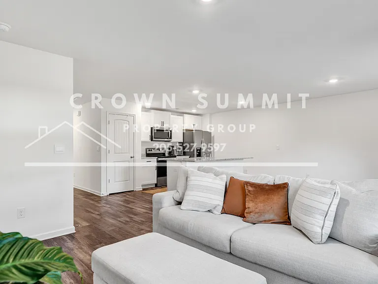 1758 Dixon Cir — Photo 11