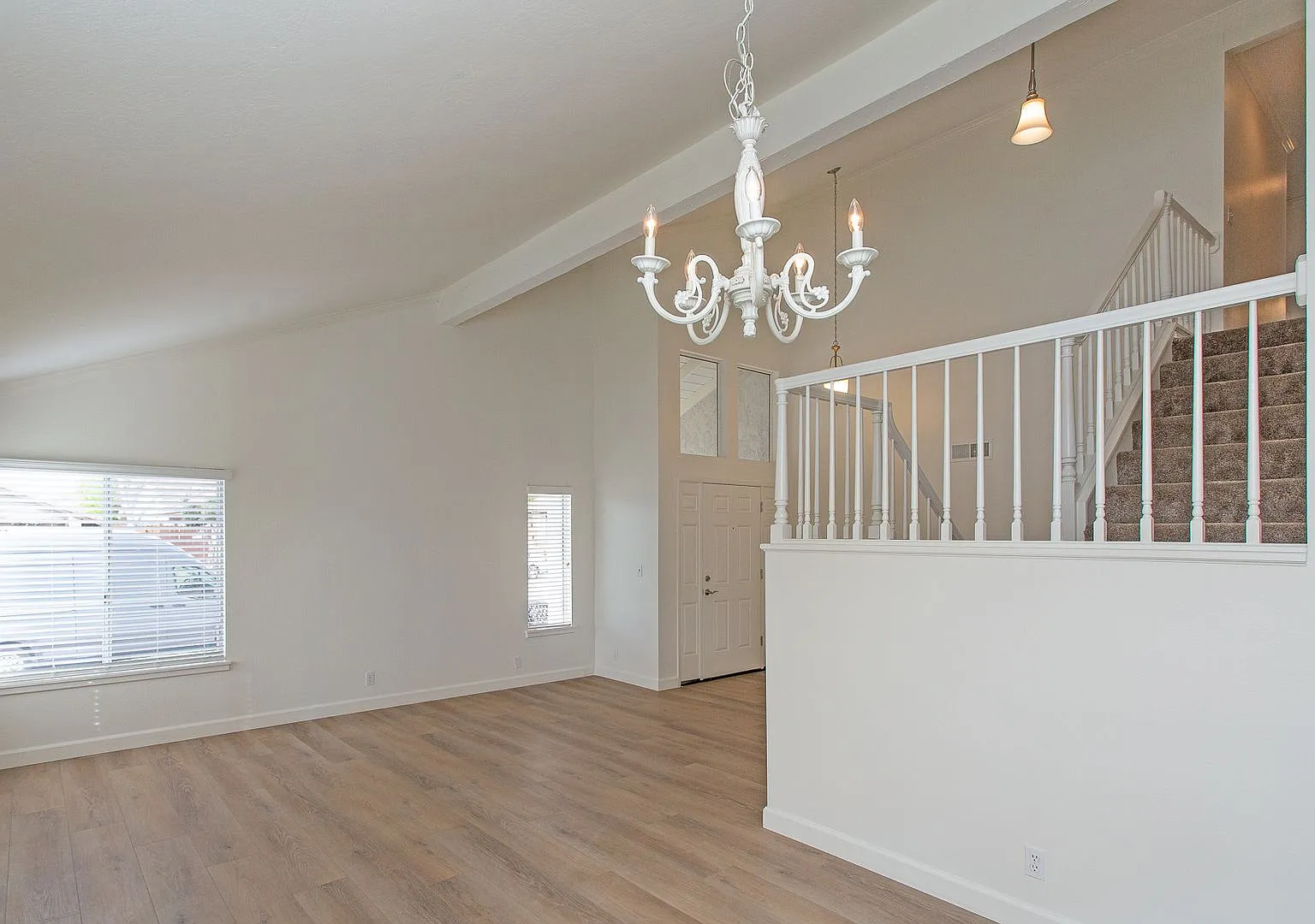 Bright and Beautiful 4 Bedroom Home in Carlsbad! — Photo 3