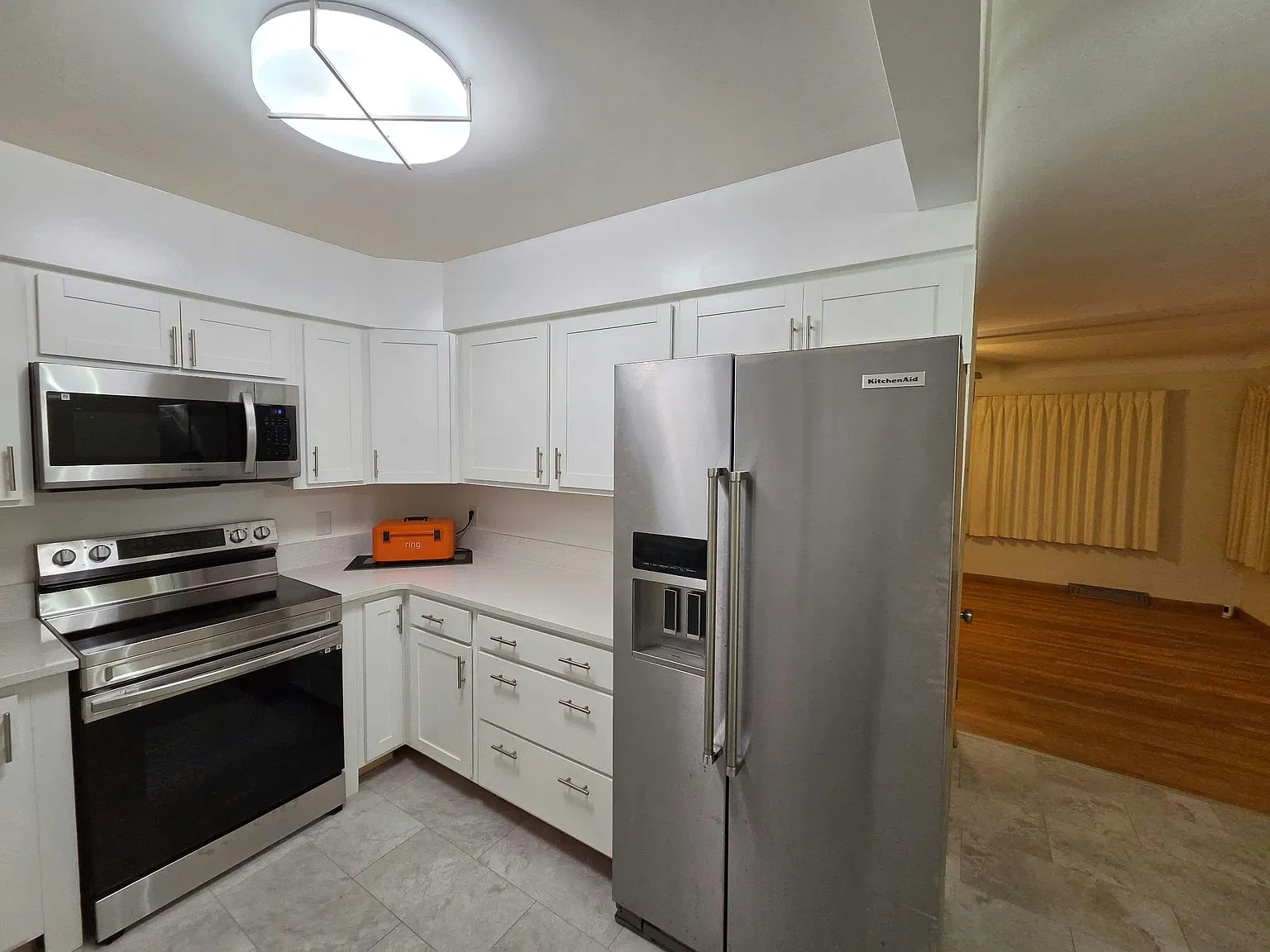 3 bed, 2080 sqft, $2,100 — Photo 2