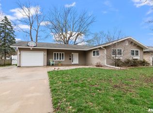 2216 Fairway Dr, Springfield, IL 62704