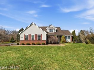 2234 Ridgewood Dr, Howell, MI 48843