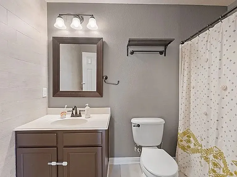 3205 Chesington Dr — Photo 8