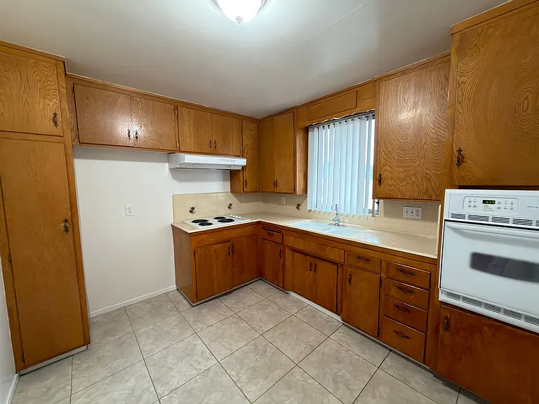 304 E Almond Ave — Photo 7