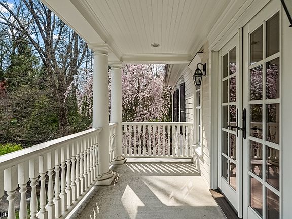 3rd image of 18 Yardley Rd