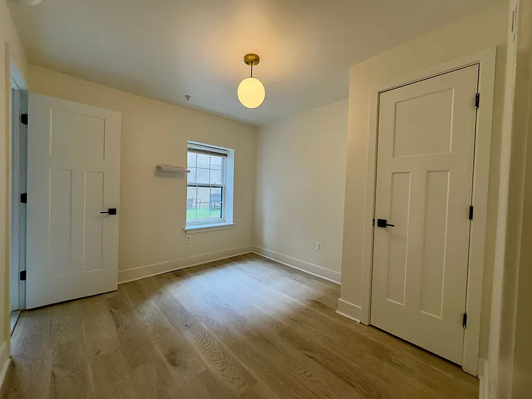 415 Saint Paul St — Photo 4