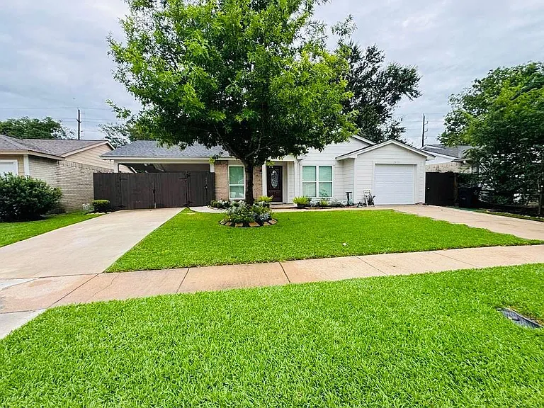 24131 Four Sixes Ln — Photo 2