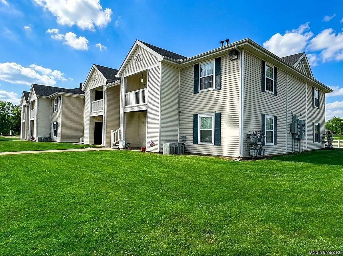 CLEAR CREEK APARTMENTS — Photo 1
