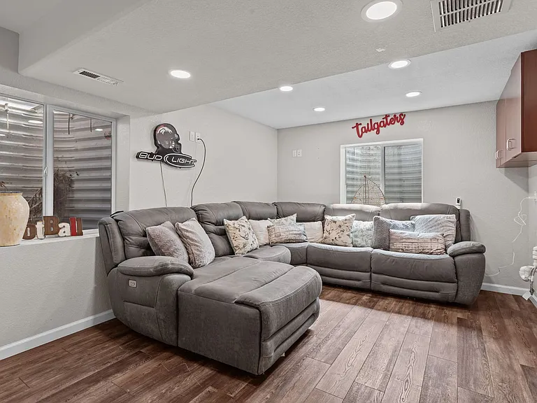 9466 Shinnecock Ct — Photo 17