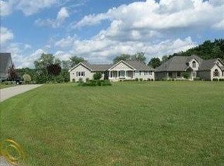 1067 S Williams Lake Rd, Waterford, MI 48327