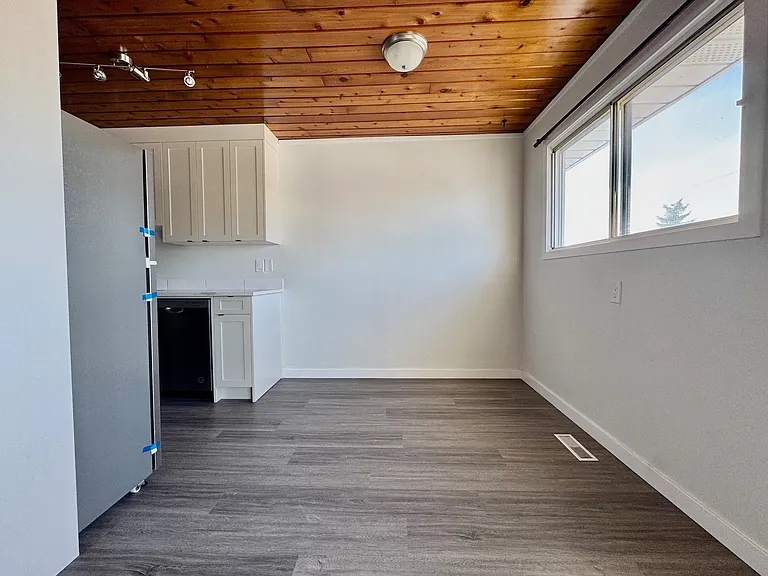 2-1417 43rd St SE #2 — Photo 5