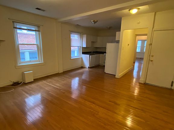 3rd image of 316 S 43rd St #3