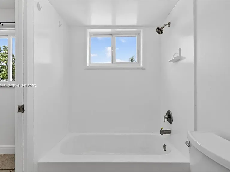 1020 94th St #301 — Photo 16