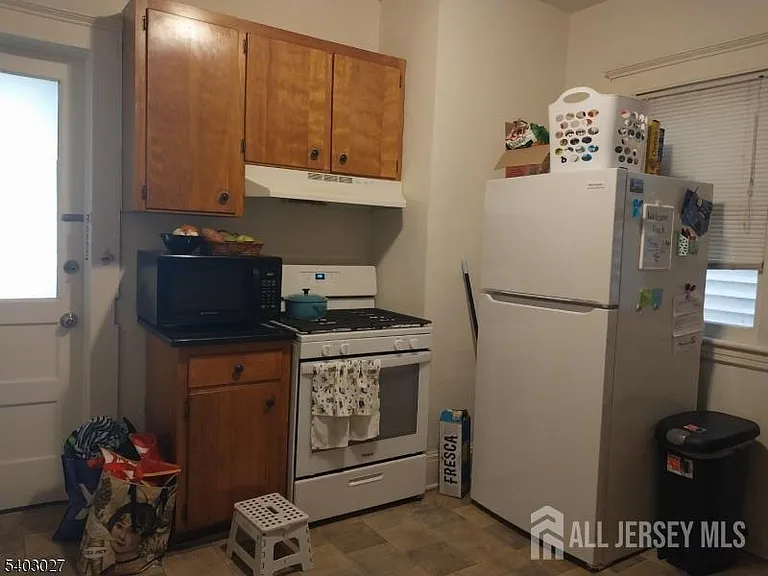 97 Easton Ave — Photo 3