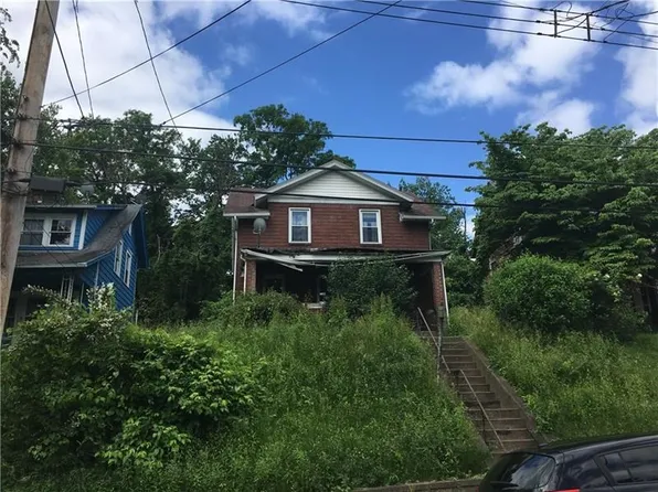 215 Pennsylvania Ave, Clairton, PA 15025