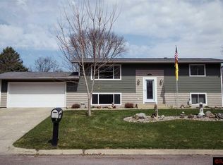 162 Outer Dr, Le Sueur, MN 56058