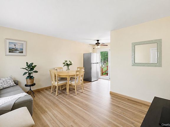 3rd image of 1016 Howells Road